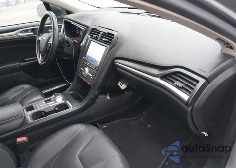 2020 Ford Fusion Titanium z USA, uszkodzony, nr VIN 3FA6P0D9XLR138184